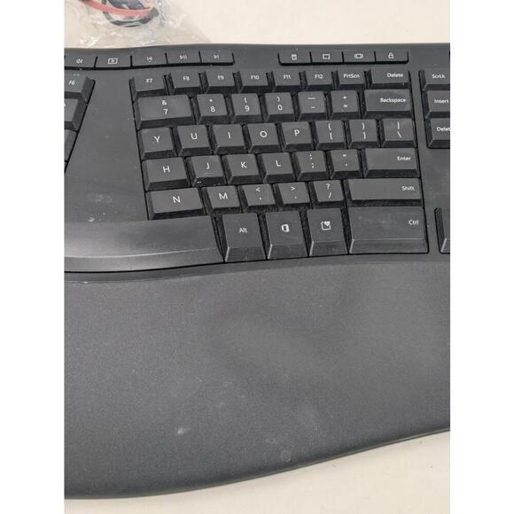 Microsoft LXM-00001 Model 1878 Wired USB 2.0 Ergonomic Keyboard Black - Picture 3 of 4